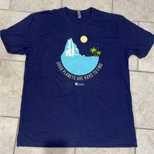 Next level  apparel  T shirt XL